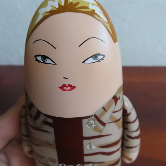 2004 Visionaire #44 Kidrobot Valentino Toy - Picture 7 of 7